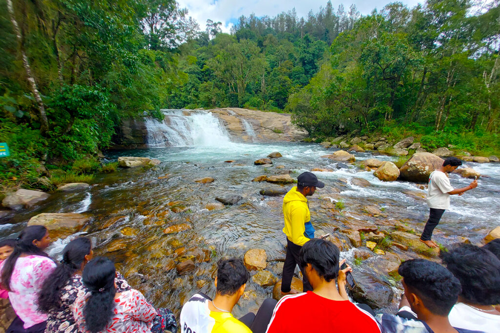 Chinnakallar Falls Valparai Chinnakallar Falls near Valparai in the Western Ghats of Tamil Nadu