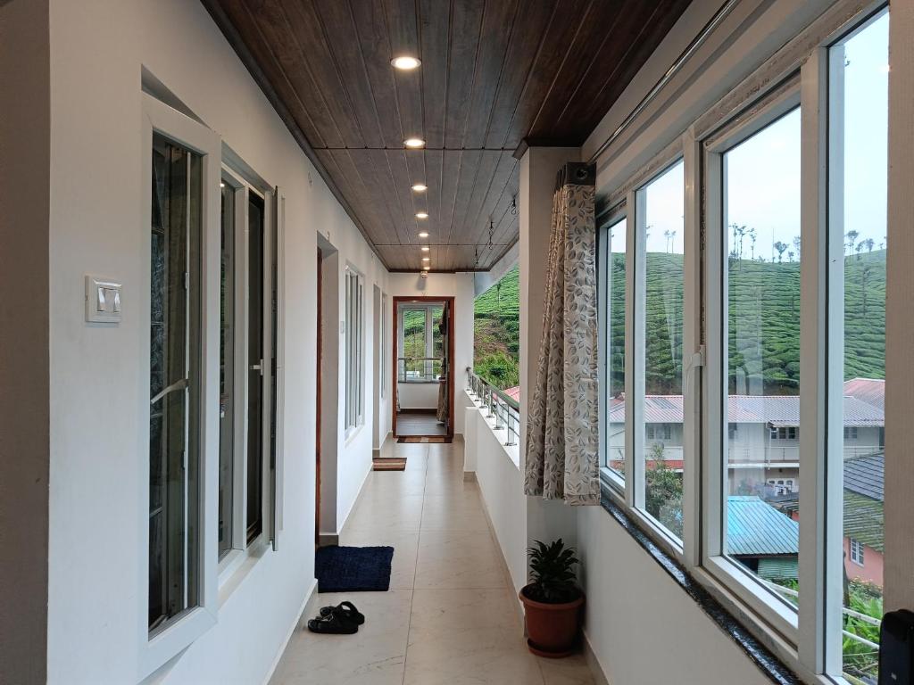 Valparai homestay cottage by lush tea estates and hill views valparai homestay cottage